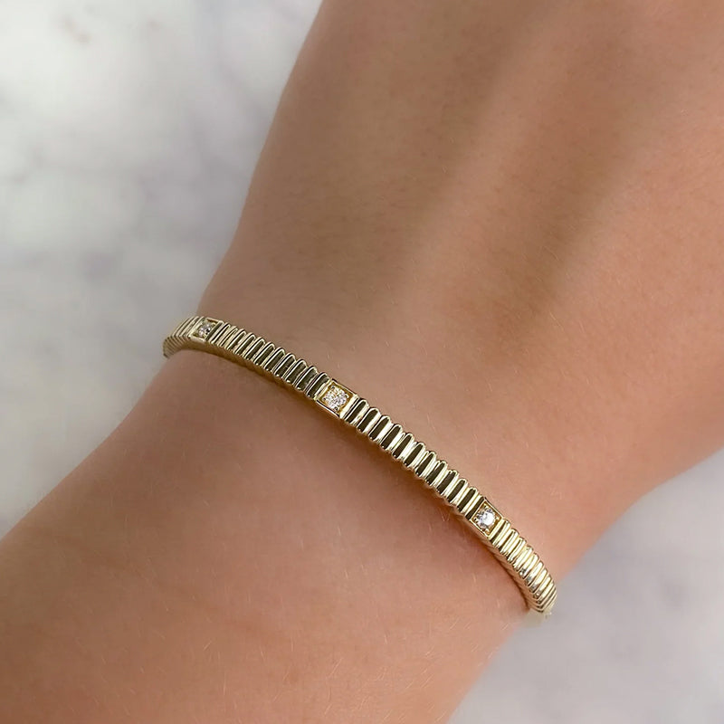 14K Yellow Gold Fluted 0.16ctw Diamond Bangle Bracelet - SC22009466ZS