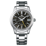 The Grand Seiko GMT watch celebrates ever-changing seasons.In Japan, each of the four seasons of the year is experienced in six phases and all have their own distinct characters. The subtle changes from one to the next bring the nature of time ever closer to our senses. The GMT watch celebrates one of the year's 24 seasonal phases or sekki.Kanro. The evenings draw in and the first frosts appear. There is chill in the morning air. The Spring Drive glide motion seconds hand moves smoothly, silentl