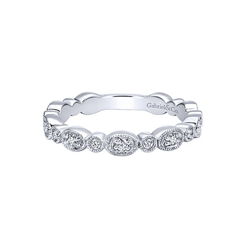 This Gabriel & Co. wedding band has an alternating east-west oval and round bezel design. Stack this wedding band next to other wedding bands for your own unique look! 