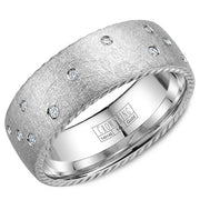 A wedding band in white gold with 21 diamonds and rope detailing on the sides.