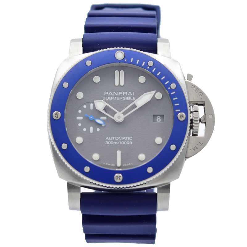 This Panerai Luminor Submersible is in very good condition and comes with the full box and papers. This piece has an open warranty card, but is from late 2019. This piece show no indication of wear from the previous owner. This model is in a 42mm stainless steel case with a blue bezel and grey dial. This piece was sold in December 2019.