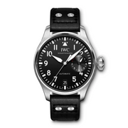 In 2016, IWC took a step back towards the roots of the Big Pilot's Watch and gave it a gentle facelift. The IWC-manufactured 52110-calibre movement unites some of watchmaking's greatest achievements. It features an efficient Pellaton automatic winding system with parts made from black or white ceramic. With the help of two barrels, it builds up a reserve of 7 days. The display at 3 o'clock indicates the time remaining until the movement comes to a stop. The Big Pilot's Watch has a date display a