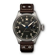 The Big Pilot's Watch Heritage is inspired by the design of the iconic Big Pilot's Watch Calibre 52 T.S.C. Thanks to this, the timepiece with an impressive diameter of 46 millimetres features a striking retro look. The case is made from durable and light Titanium and weighs less than 150 grams. As on the famous original model, the chapter ring, the Arabic numerals and propeller-like hands are all beige. A soft-iron inner case protects the movement against the effects of magnetic fields. The watc