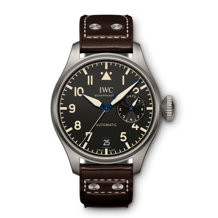 The Big Pilot's Watch Heritage is inspired by the design of the iconic Big Pilot's Watch Calibre 52 T.S.C. Thanks to this, the timepiece with an impressive diameter of 46 millimetres features a striking retro look. The case is made from durable and light Titanium and weighs less than 150 grams. As on the famous original model, the chapter ring, the Arabic numerals and propeller-like hands are all beige. A soft-iron inner case protects the movement against the effects of magnetic fields. The watc