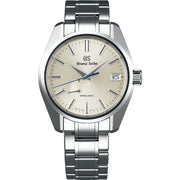 Powered by Grand Seiko's unique Spring Drive caliber, this model features 44GS Contemporary Design, a contemporary take on the design of the 44GS, which was launched in 1967 and formed the cornerstone of the Grand Seiko design philosophy, Grand Seiko Style. The combination of a tempered steel hand and a dial with a thick, silver radiant finish that makes use of Grand Seiko's special technology delivers simple and sophisticated quality that wearers can enjoy at any age, coupled with the elegantly