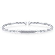 In this sweet bangle, delicate touches of white gold meets simplistic diamonds.