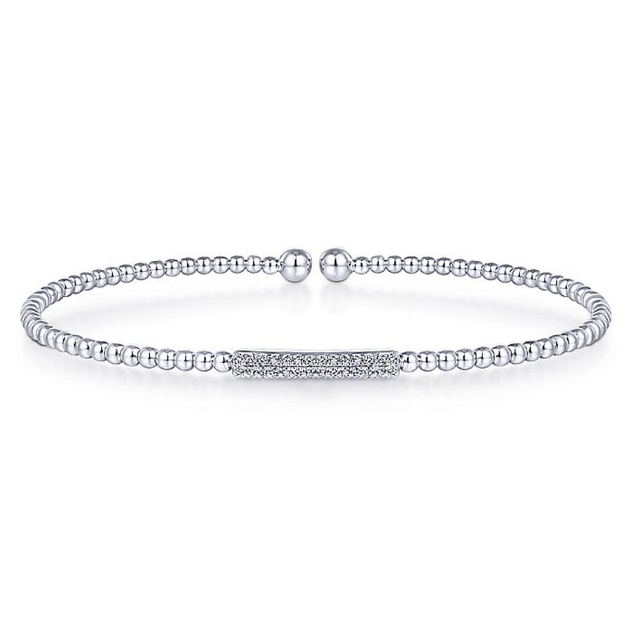 In this sweet bangle, delicate touches of white gold meets simplistic diamonds.
