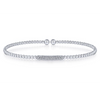 In this sweet bangle, delicate touches of white gold meets simplistic diamonds.